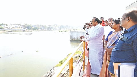 Minister for Housing and Urban Development S Muthusamy
inspecting the ongoing pumping station works for
Avinashi- Athikadavu scheme in Erode on Wednesday