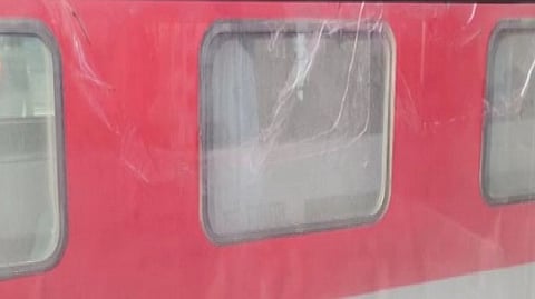 Window of Vande Bharat Train broken after stone pelting.