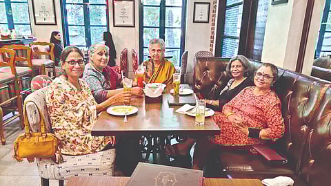 Susie Kurien (centre)