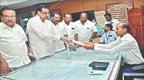 EVKS Elangovan files nomination for bypoll