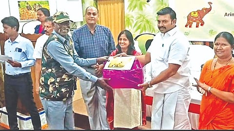 Forest Minister M Mathiventhan welcoming personnel trained in Thailand on jumbo care at Arignar Anna Zoological Park, Vandalur, on Monday
