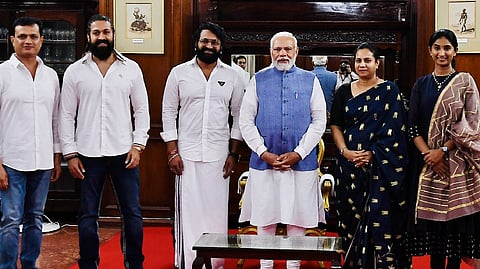 Modi has a meeting with former cricketers & Kannada actors at Raj Bhavan