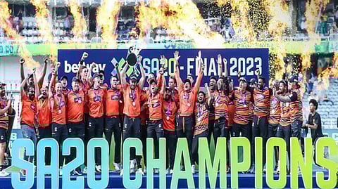 Sunrisers Eastern Cape with the trophy