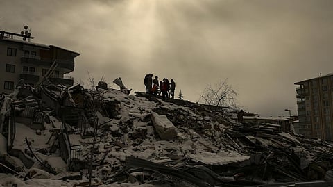 Crews find survivors, many dead after Turkey, Syria quake