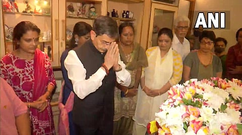 Tamil Nadu Governor RN Ravi pays last respect to singer Vani Jairam.
