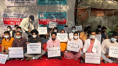 The NEET PG aspirants under the Federation of All India Medical Association (FAIMA) on Tuesday staged a protest at Jantar Mantar in Delhi