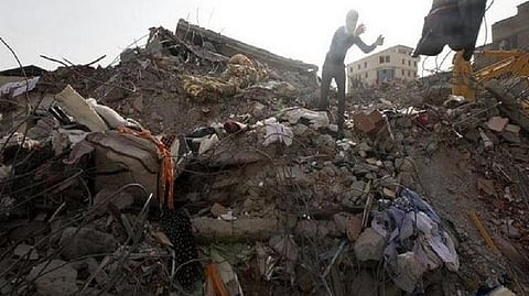 Rescuers in front of a damaged building after earthquake in Turkey