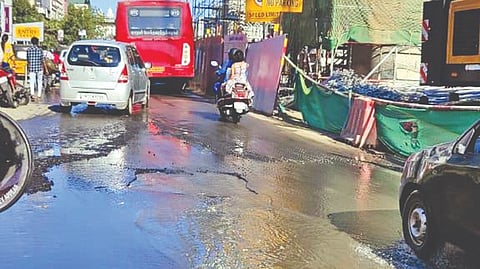 Sewage flowing out on Arcot road, Vadapalani