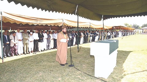 Retired, serving army officers attend Musharraf?s funeral