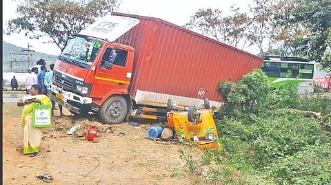 The auto, lorry and omni bus involved in the accident on Thursday