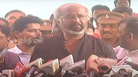 Actor Rajinikanth paid his last respects to Tamil comedian Mayilsamy on Monday morning.