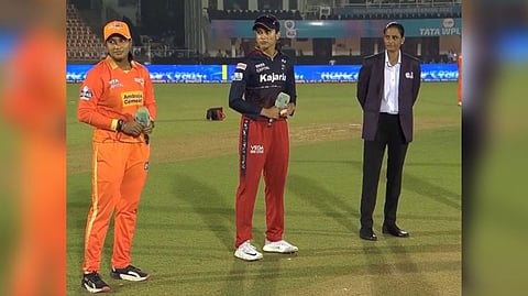 Sneh Rana and Smriti Mandhana at the time of toss