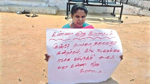 School teacher Kavitha staging a
protest in Guntoor village, Tiruchy on Wednesday.