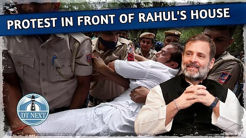 Protest in front of Rahul's house
