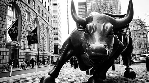 Washington turns to Wall Street to help rescue dying bank