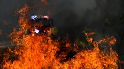 Fire danger rises in Aus state amid severe weather conditions