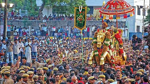The grandeur of the event is the entry of Lord Kallazhagar into the Vaigai river, the highlight of the festival in Madurai. The event is scheduled on May 5