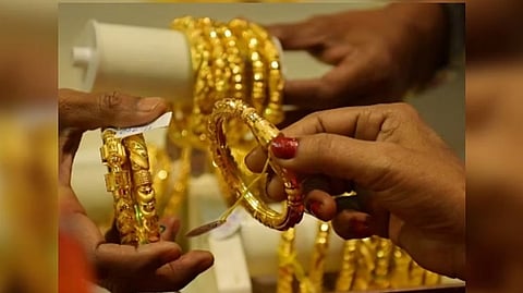 Gold prices jumps Rs 200, Silver shoots by Rs 73,100 per kg