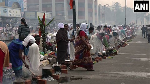 Women devotees preparing dishes outside 'Attukal Bhagavathy Temple'