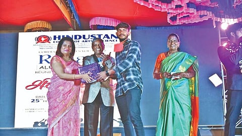 The alumni who revisited their campus were received by the registration commission and were provided with raffle tickets