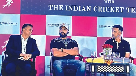 (From left) SportsMechanics
founder S Ramakrishnan,
India men?s team captain
Rohit Sharma and head
coach Rahul Dravid