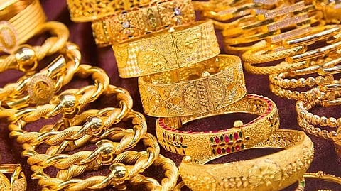 After continuous spike, gold price shoots by ₹880 per sovereign