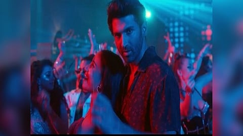 Still from the song Soniye Je
