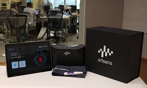 Non-invasive device to assess the health and age of blood vessels