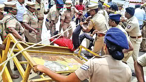 Police personnel stopping a student
union member from entering the DIG office in Thanjavur on Wednesday
