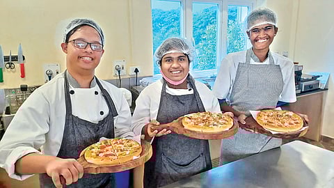 Staff of Museum Caf?