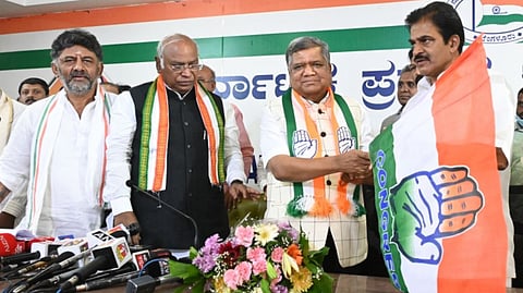 (From L to R) DK Shivakumar, Mallikarjun Kharge and Jagadish Shettar