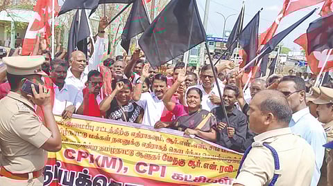Left parties protesting with black flag against the Governor in Thanjavur on Monday