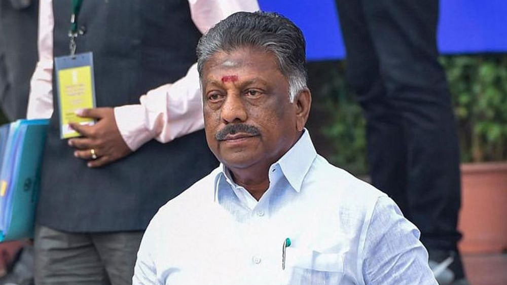 Punish DMK men involved in smuggling activities: OPS