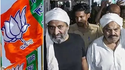 Atiq Ahmed and his brother Ashraf Ahmed (right)