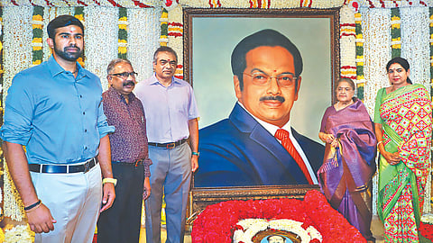 On the occasion of the 10 remembrance anniversary of late Padma Shri Dr B Sivanthi Aditanar, floral tributes
were paid by his son S Balasubramanian Adityan, Director, Daily Thanthi group; and grandson and Daily Thanthi
group Director B Sivanthi Adityan. Malathi Sivanthi Aditanar, Jayaramaiah, and Anita Kumaran were also present