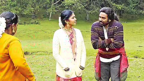 Still from 'Yaadhum Oorey Yaavarum Kelir'