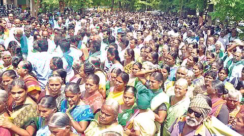 Farmers who gathered with their family members protesting at the Erode Collectorate on Monday.