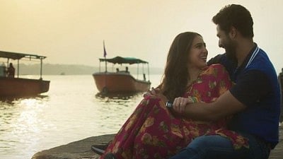 Zara Hatke Zara Bachke