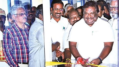 Minister Sivasankar inaugurating an air-conditioned resting room in Kumbakonam on Monday