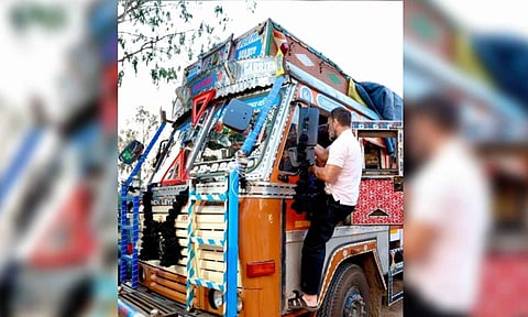 Rahul takes truck ride from Murthal to Ambala to discuss their problems