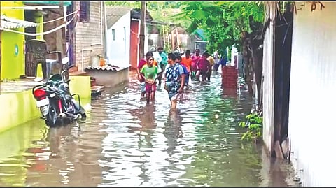 Residents of
Kancheepuram staging
a demonstration on the
streets demanding action
to prevent flooding on
Tuesday