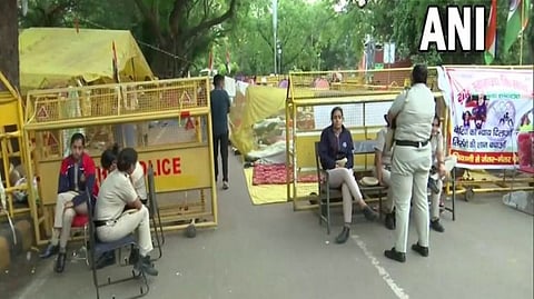 Delhi Police beefs security in ahead of Samyukta Kisan Morcha protest.