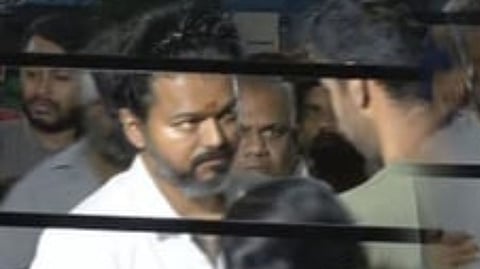 Vijay paid tribute to comedian Manobala