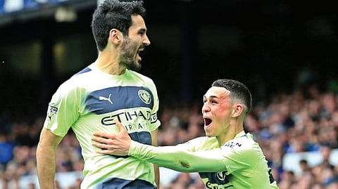 Ilkay Gundogan celebrates with Phil Foden after scoring Manchester City?s third goal against Everton
