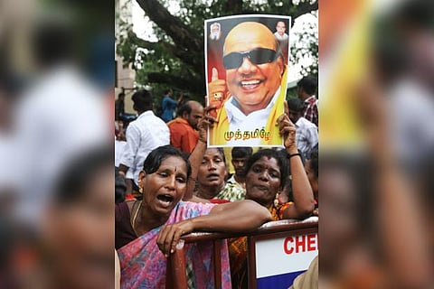 Crowd outside Kauvery Hospital mourning the death of M Karunanidhi (Photo: Justin George)