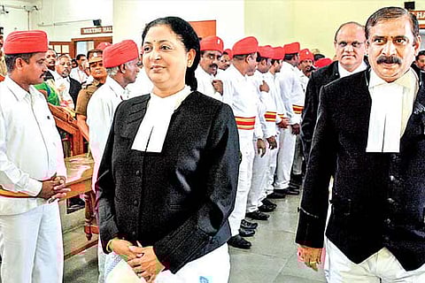 Chief Justice Vijaya Kamlesh Tahilramani being welcomed by the HC staff in Chennai on Monday