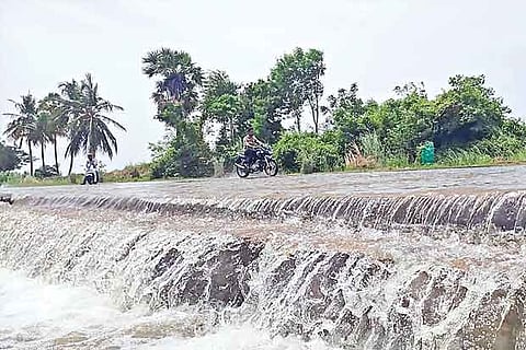 Cauvery water crosses a surface bridge in Kilikoodu in Tiruchy and flows into the Kollidam river