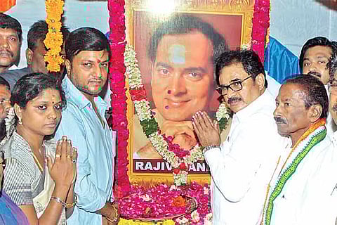 TNCC president and Congress workers pay tribute to former PM Rajiv Gandhi on his birth anniversary
