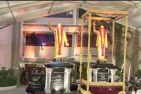 Sonia Gandhi unveils M Karunanidhi's statue at DMK headquarters in Chennai