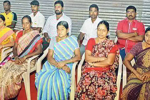 Farmers, including many women, commence fasting protest in Erode on Sunday